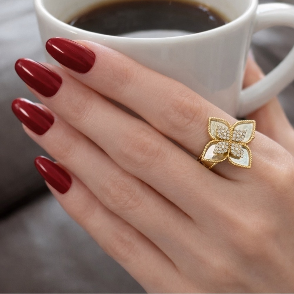 Elegant Gold Flower Ring